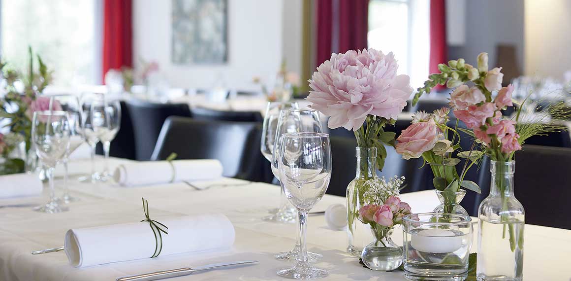 Blumenbouquet für eine Hochzeitsfeier im Restaurant Rokoko
